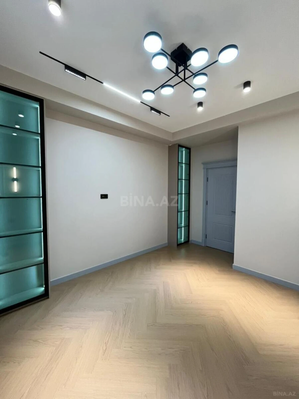 Satılır 4 otaqlı mənzil 118 m²