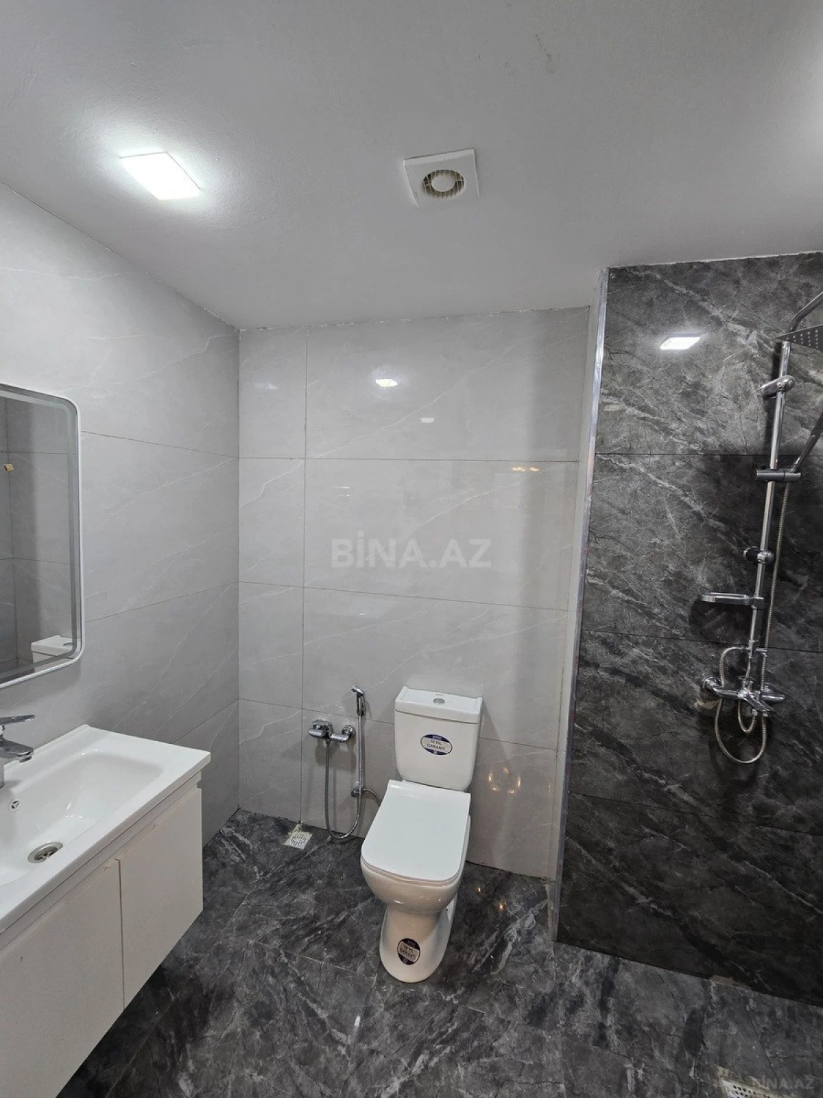 Satılır 2 otaqlı mənzil 75 m²