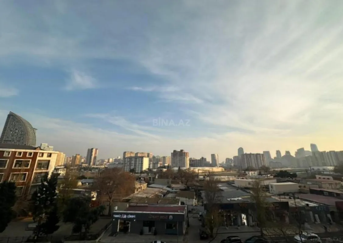 Satılır 4 otaqlı mənzil 174 m²