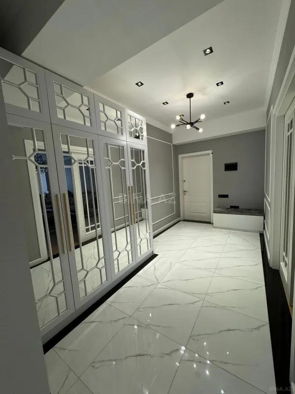 Satılır 3 otaqlı mənzil 135 m²