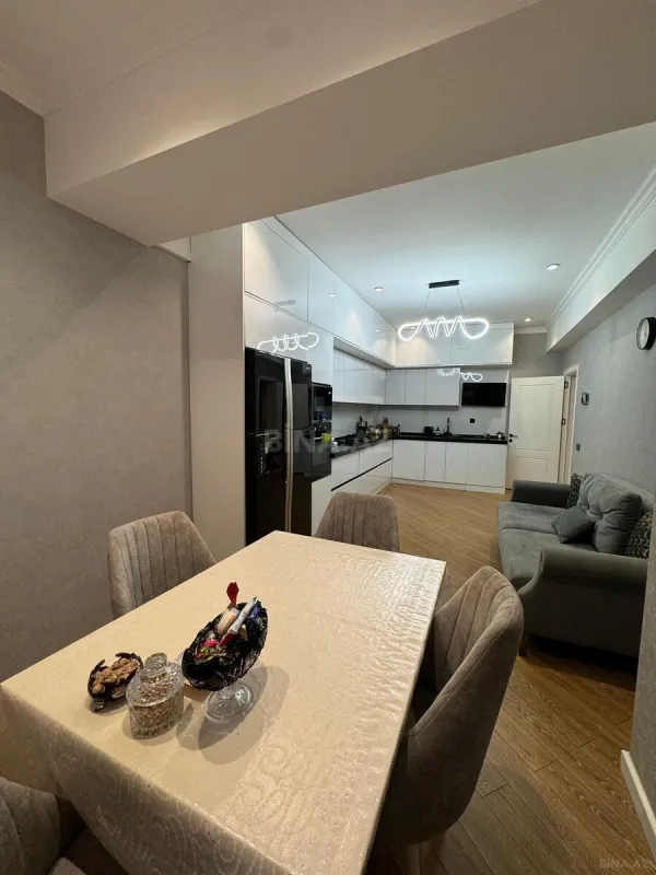 Satılır 3 otaqlı mənzil 135 m²