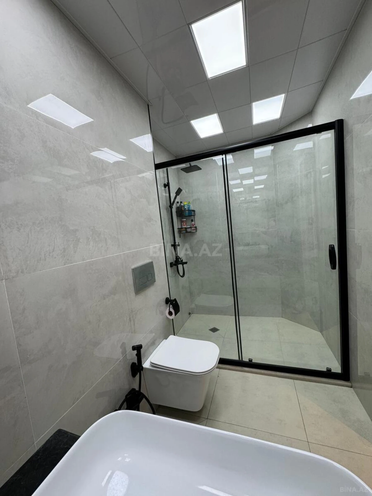 Satılır 3 otaqlı mənzil 135 m²