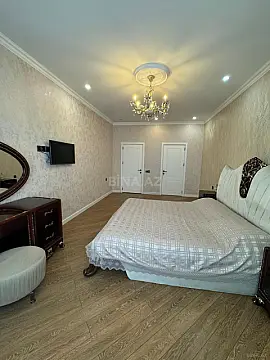 Satılır 3 otaqlı mənzil 135 m²
