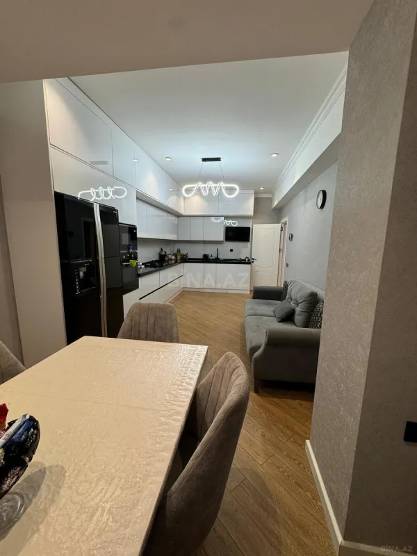 Satılır 3 otaqlı mənzil 135 m²