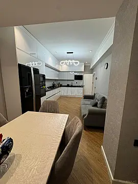 Satılır 3 otaqlı mənzil 135 m²