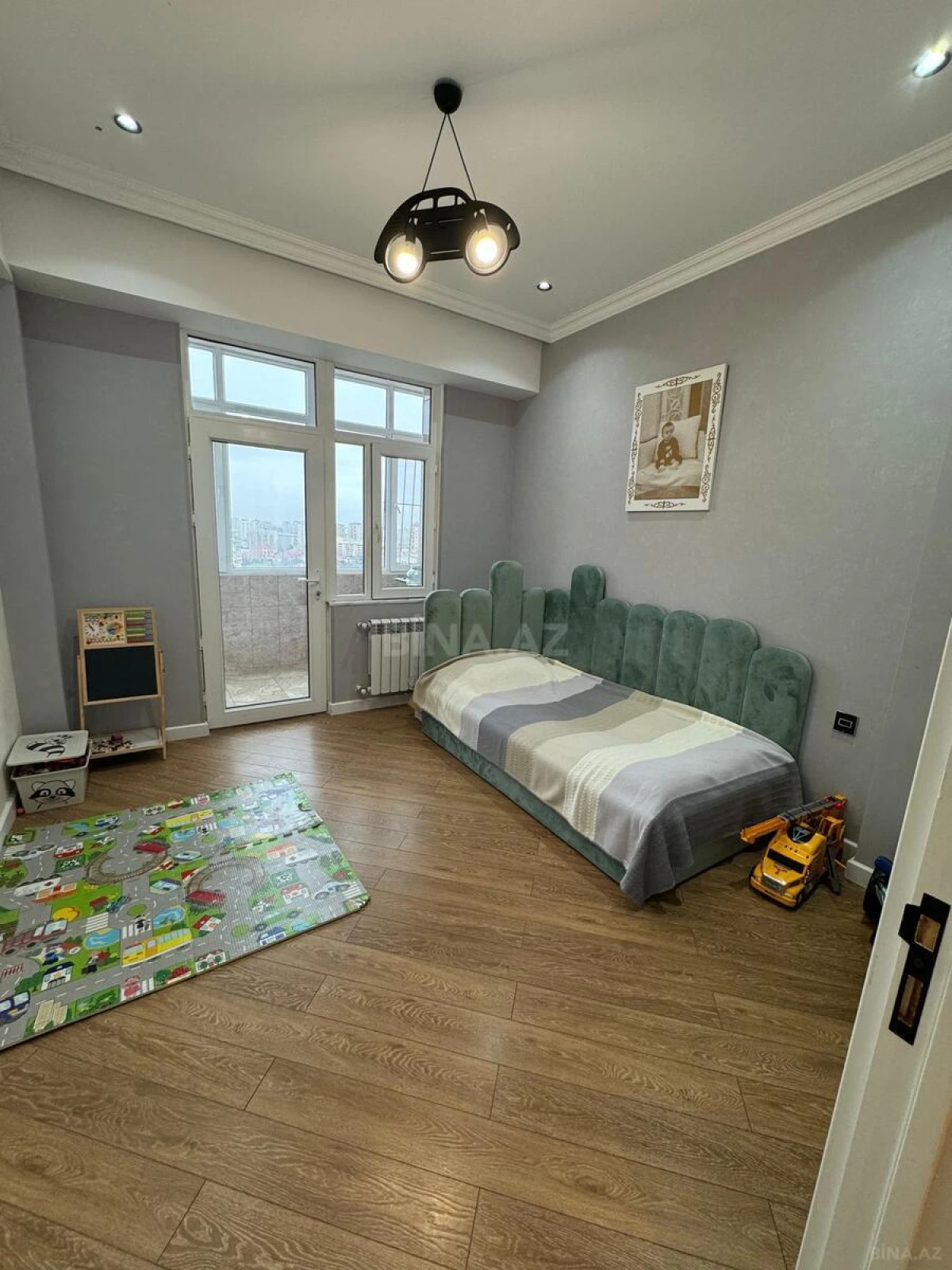 Satılır 3 otaqlı mənzil 135 m²