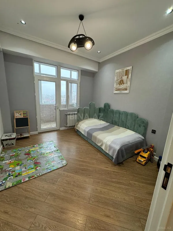 Satılır 3 otaqlı mənzil 135 m²