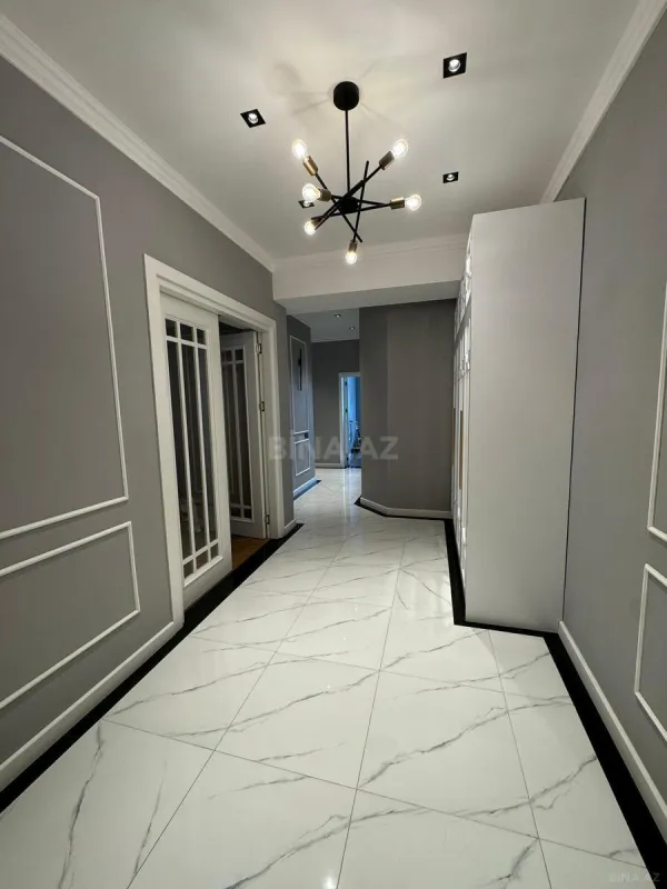 Satılır 3 otaqlı mənzil 135 m²