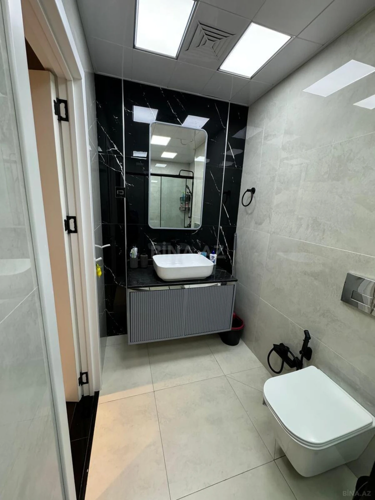 Satılır 3 otaqlı mənzil 135 m²