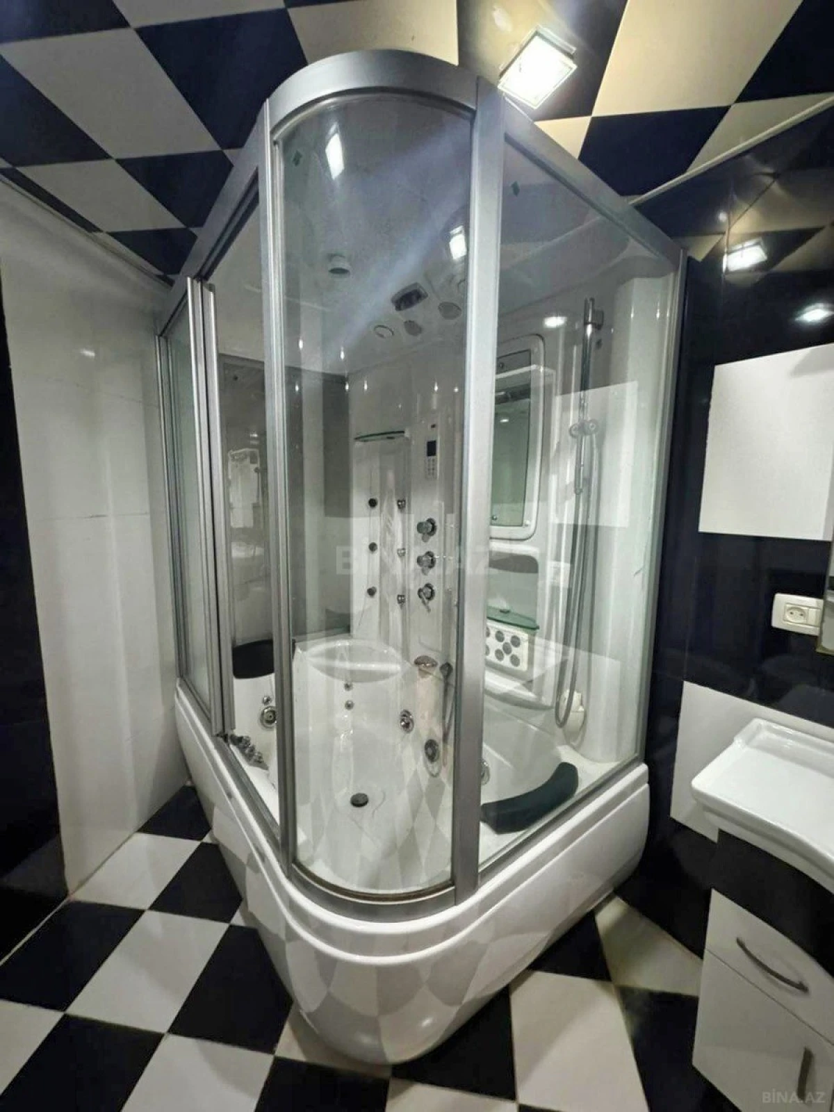 Satılır 3 otaqlı mənzil 115 m²