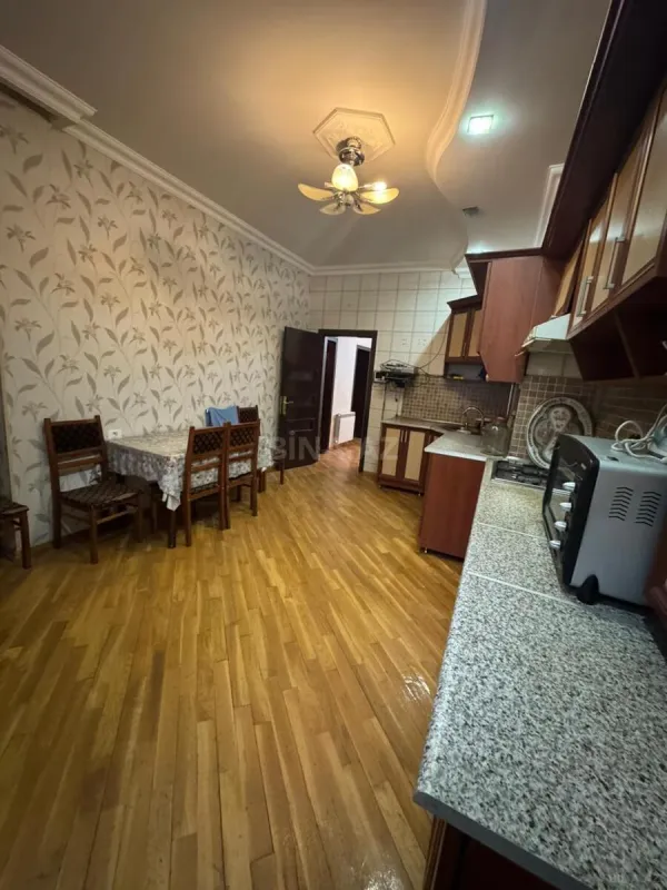 Satılır 3 otaqlı mənzil 115 m²