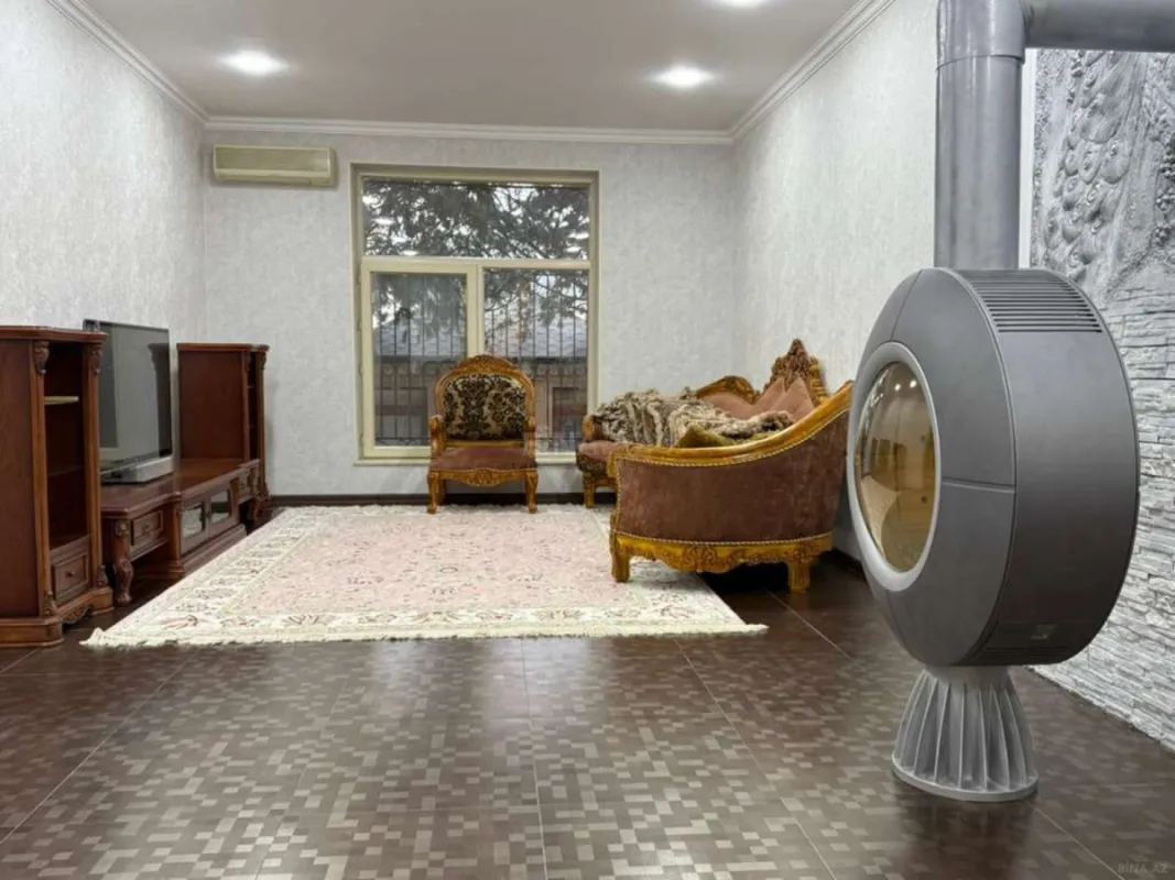Satılır 5 otaqlı həyət evi 381 m²