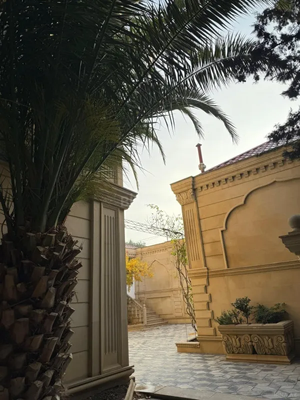 Satılır 5 otaqlı həyət evi 381 m²