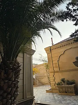 Satılır 5 otaqlı həyət evi 381 m²