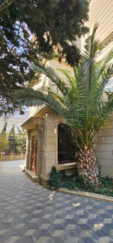Satılır 5 otaqlı həyət evi 381 m²