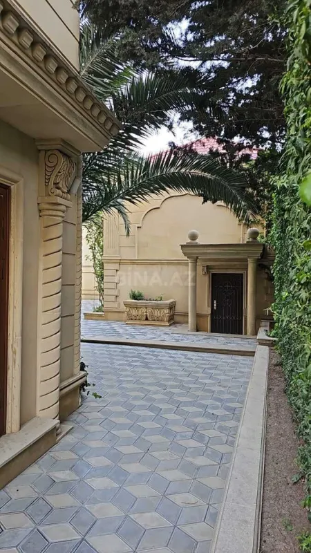 Satılır 5 otaqlı həyət evi 381 m²