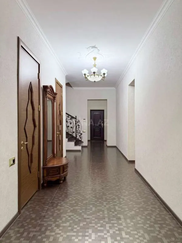Satılır 5 otaqlı həyət evi 381 m²