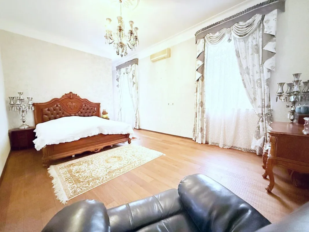 Satılır 5 otaqlı həyət evi 381 m²