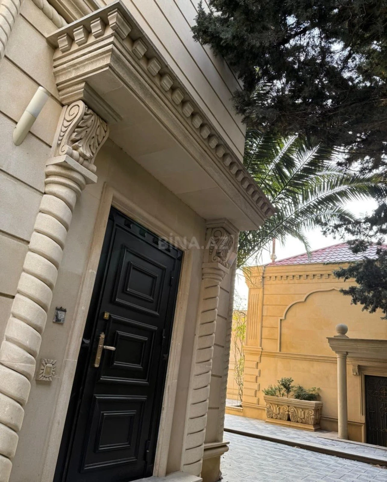 Satılır 5 otaqlı həyət evi 381 m²