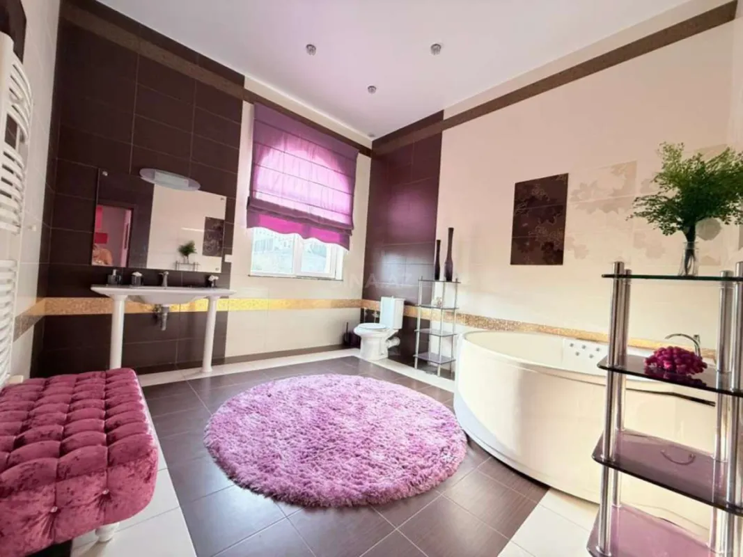 Satılır 5 otaqlı həyət evi 381 m²
