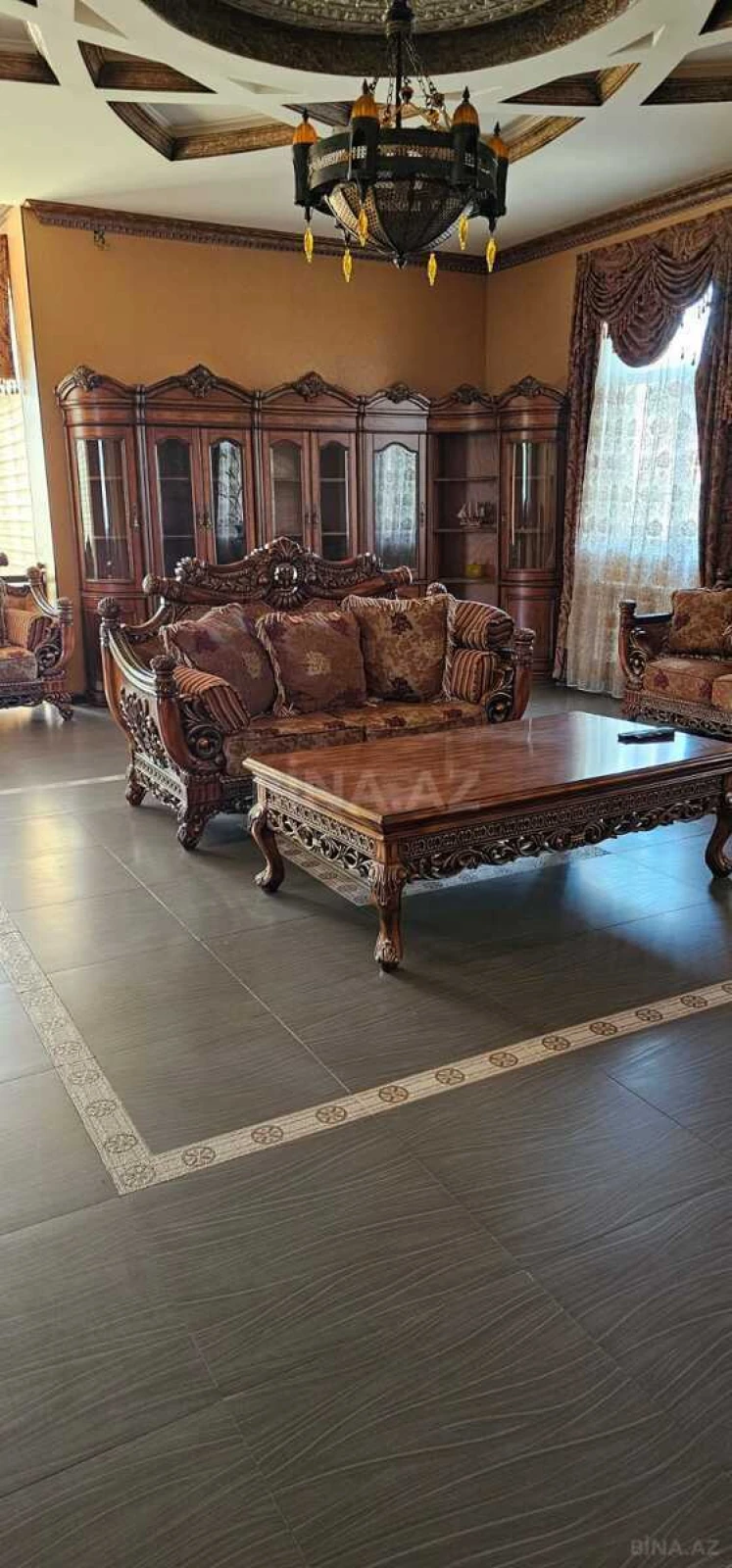 Satılır 5 otaqlı həyət evi 381 m²