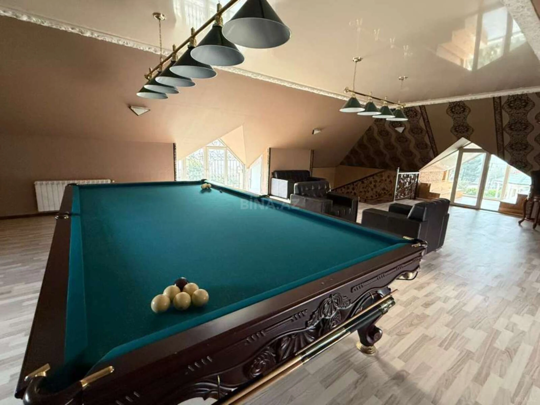 Satılır 5 otaqlı həyət evi 381 m²