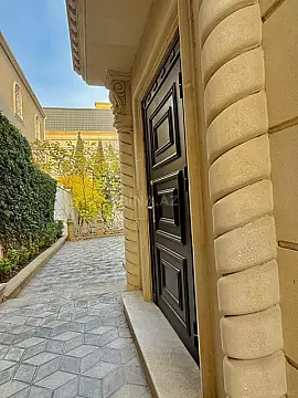Satılır 5 otaqlı həyət evi 381 m²