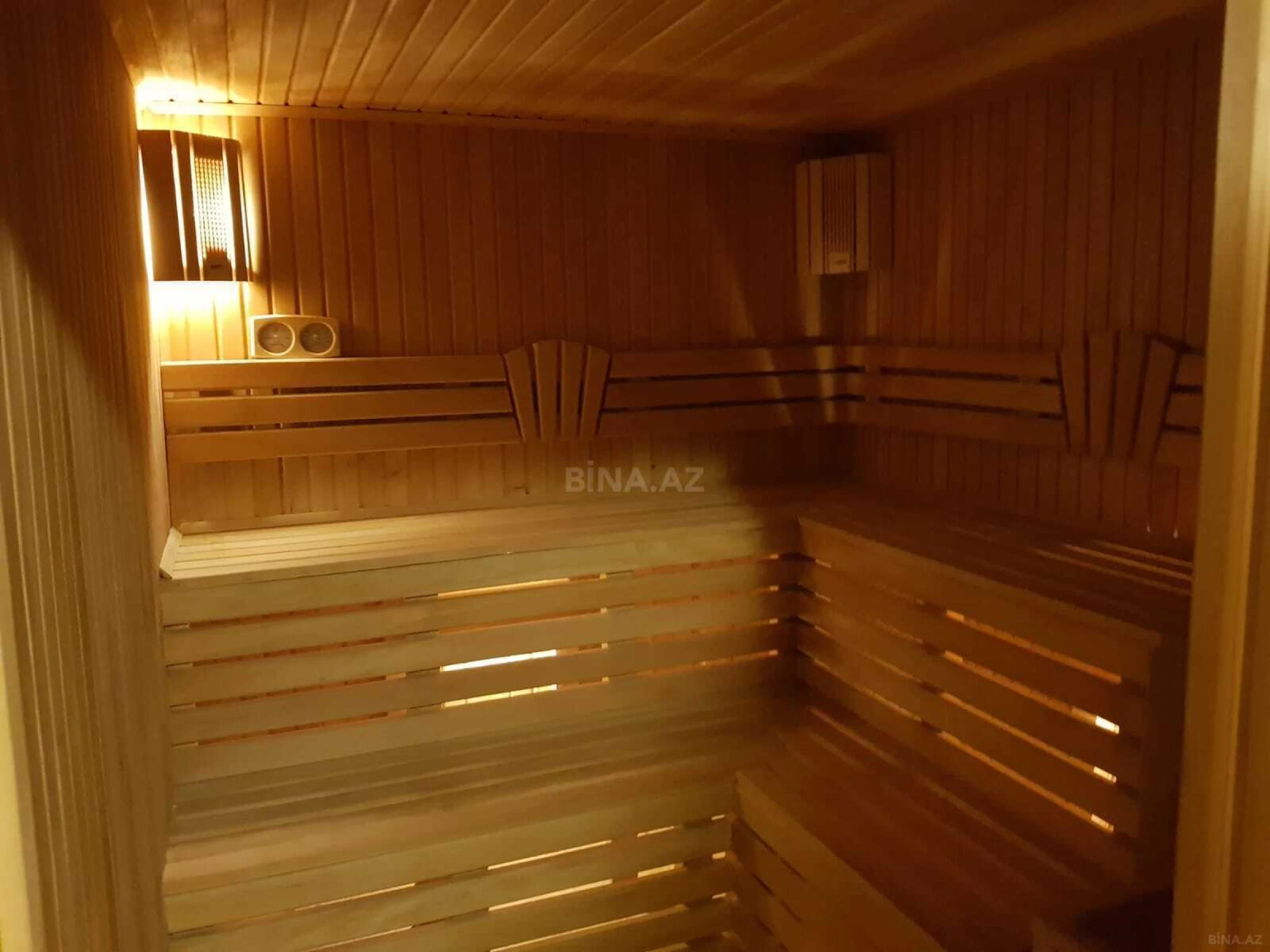 Satılır 5 otaqlı həyət evi 381 m²