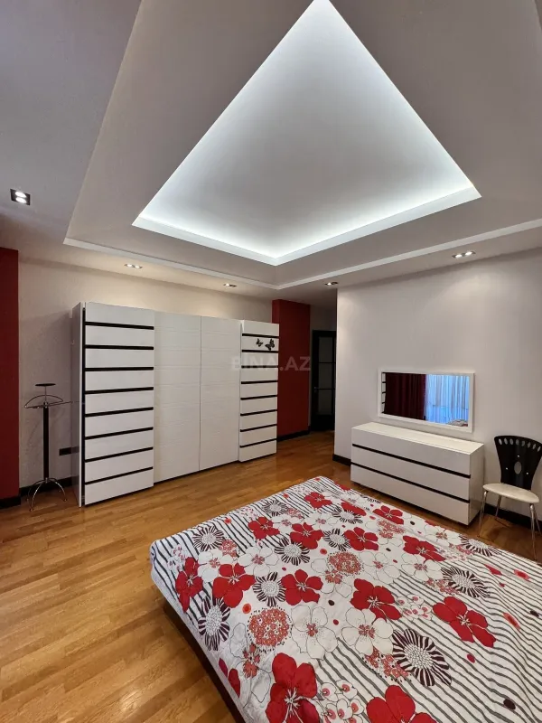 Satılır 4 otaqlı mənzil 222 m²