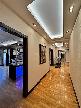 Satılır 4 otaqlı mənzil 222 m²