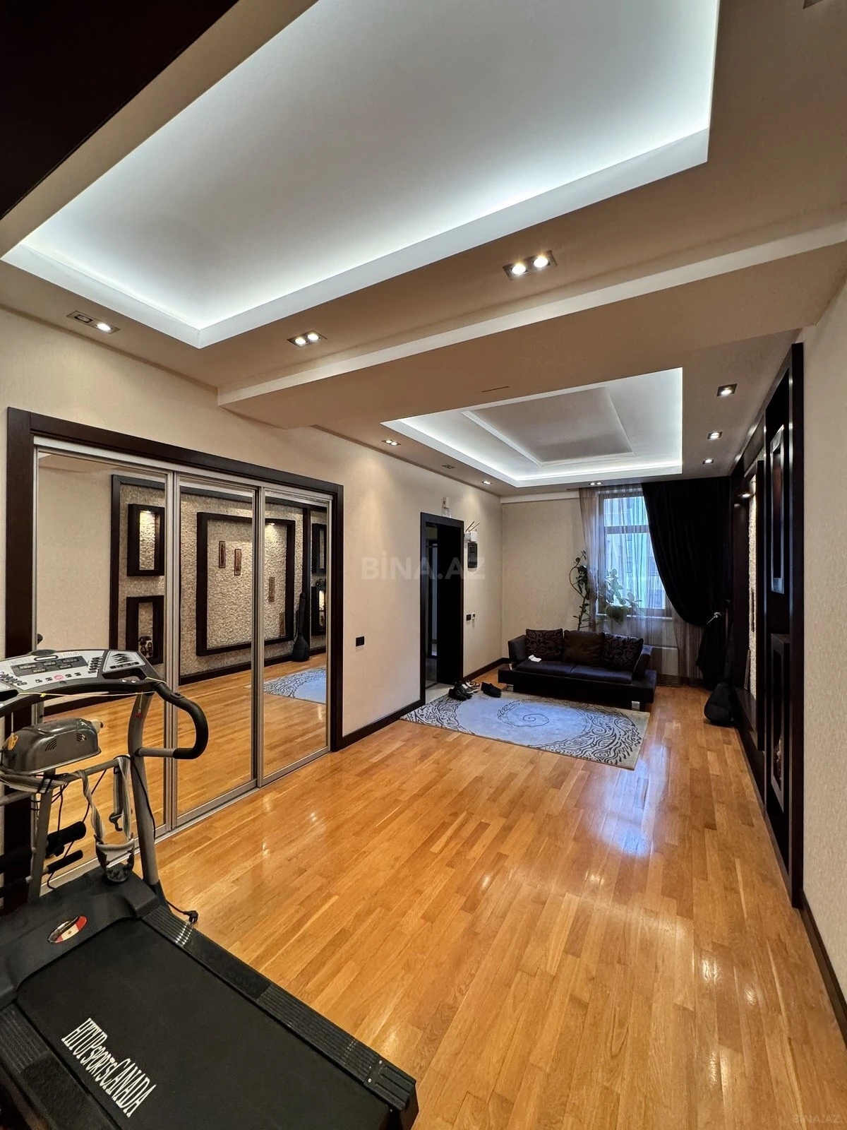 Satılır 4 otaqlı mənzil 222 m²