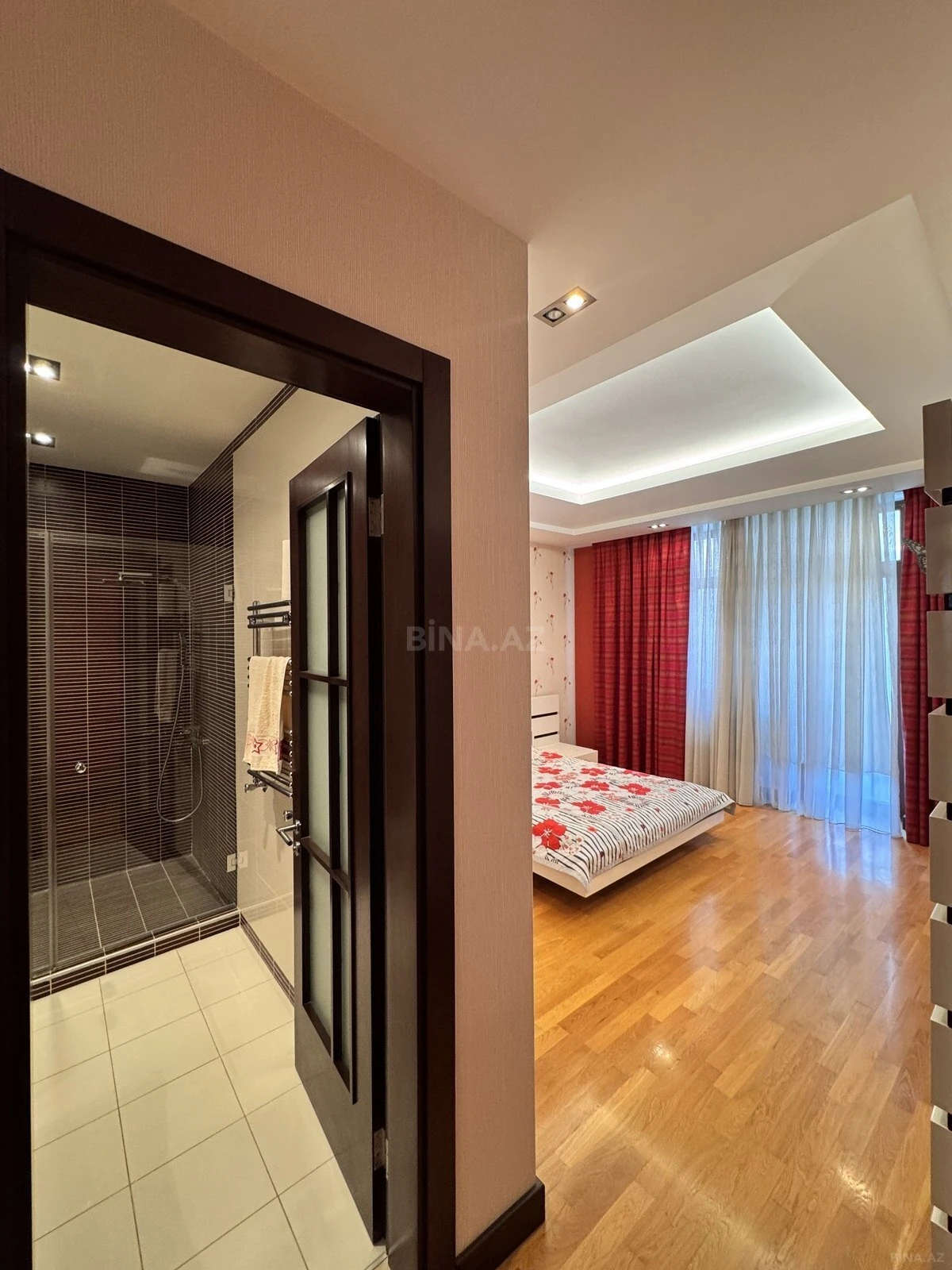 Satılır 4 otaqlı mənzil 222 m²