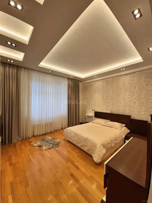 Satılır 4 otaqlı mənzil 222 m²