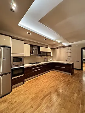 Satılır 4 otaqlı mənzil 222 m²