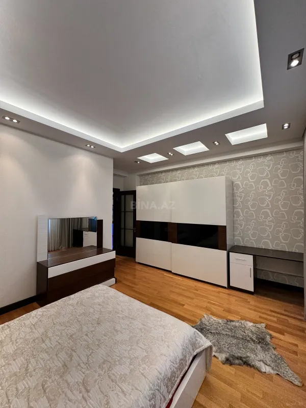 Satılır 4 otaqlı mənzil 222 m²