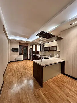 Satılır 4 otaqlı mənzil 222 m²