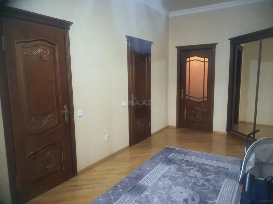 Kirayə verilir 2 otaqlı mənzil 95 m²