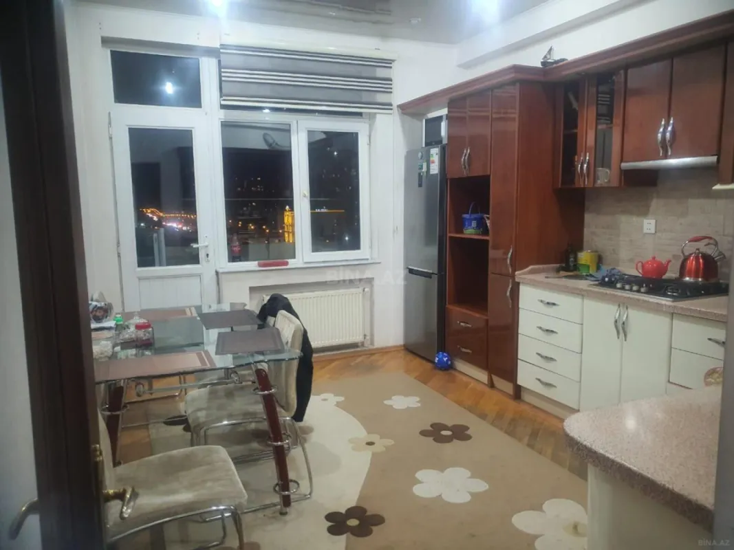 Kirayə verilir 2 otaqlı mənzil 95 m²