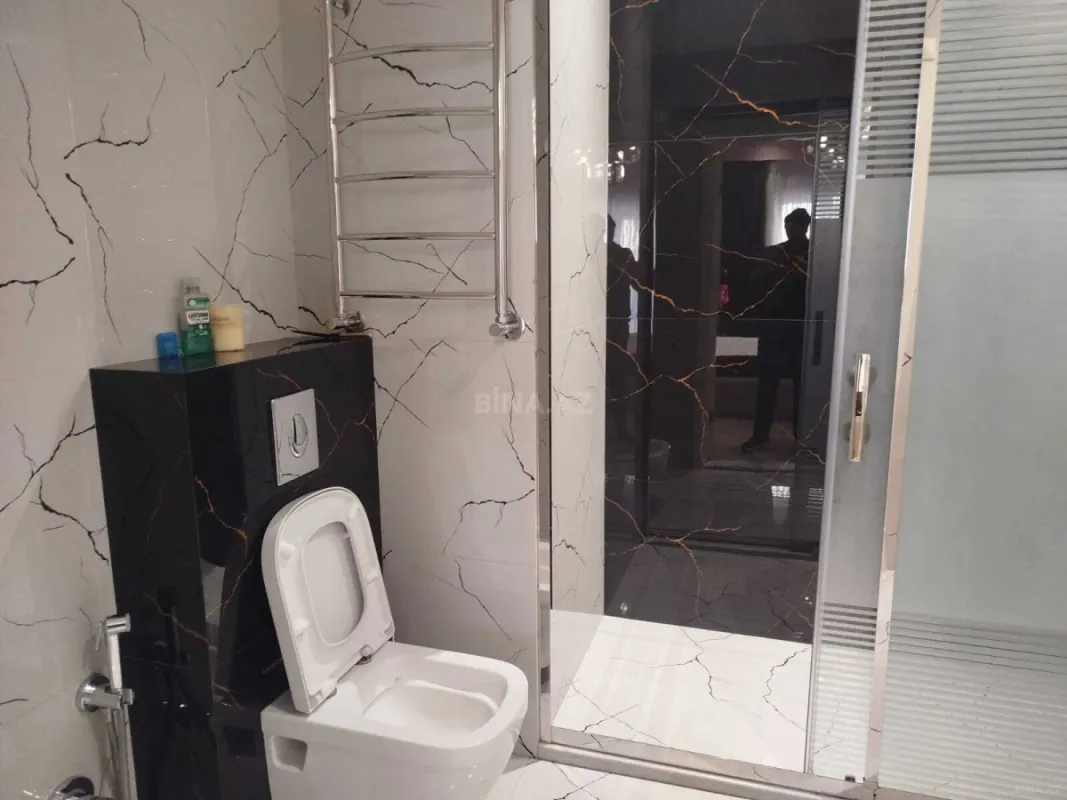 Kirayə verilir 3 otaqlı mənzil 146 m²