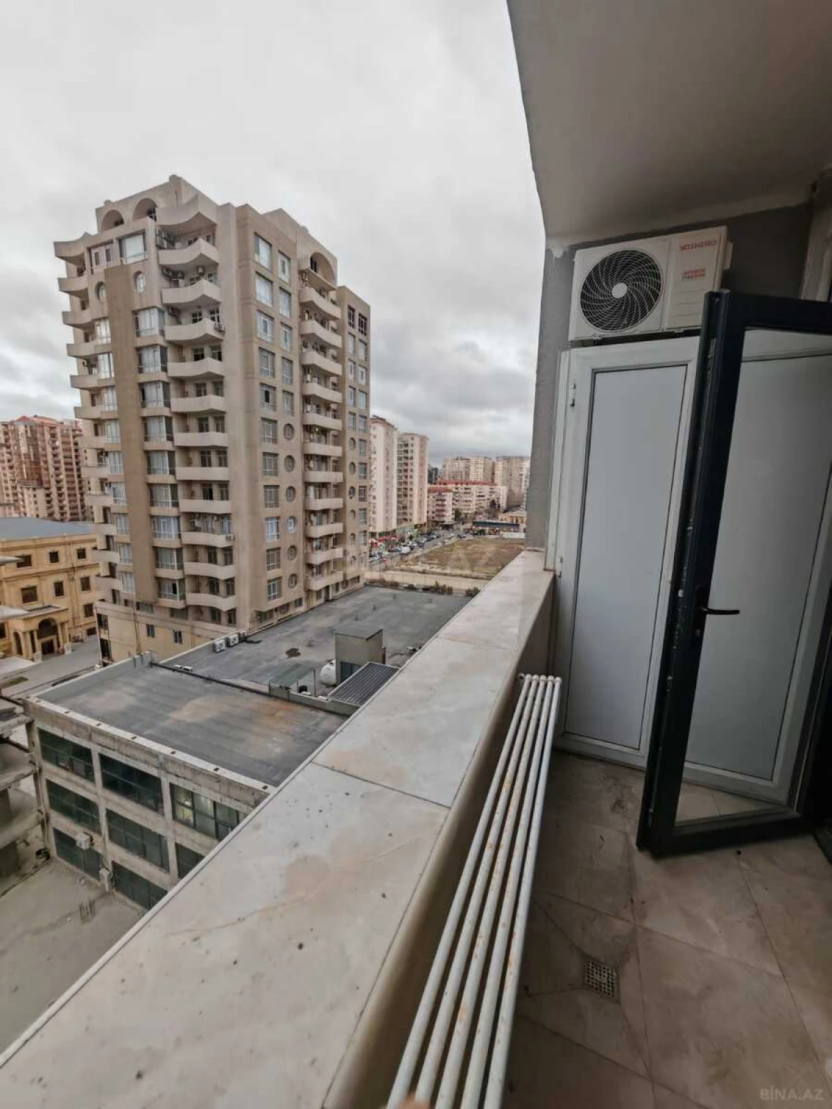 Satılır 2 otaqlı mənzil 85 m²