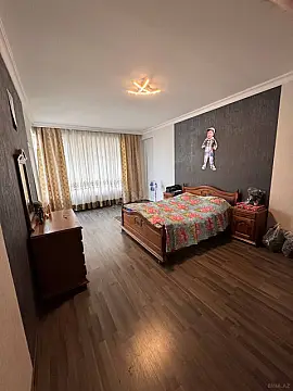 Satılır 3 otaqlı mənzil 136 m²