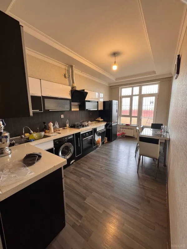 Satılır 3 otaqlı mənzil 136 m²
