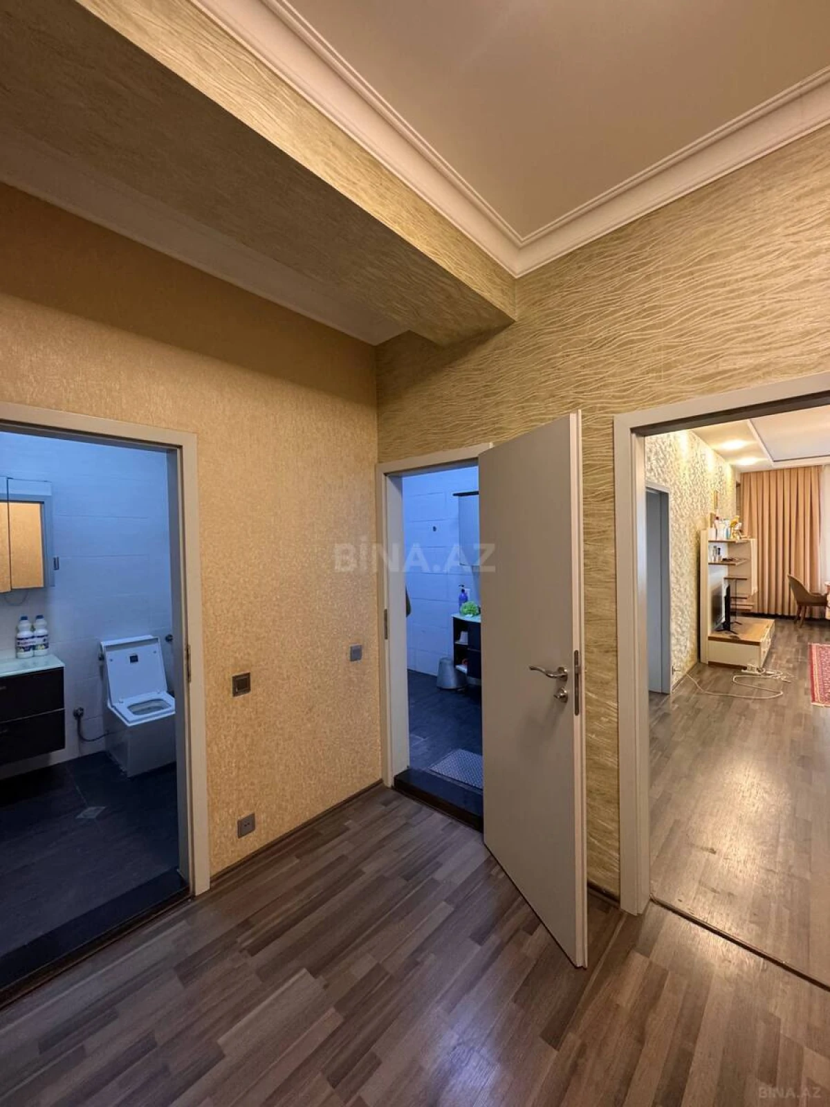 Satılır 3 otaqlı mənzil 136 m²