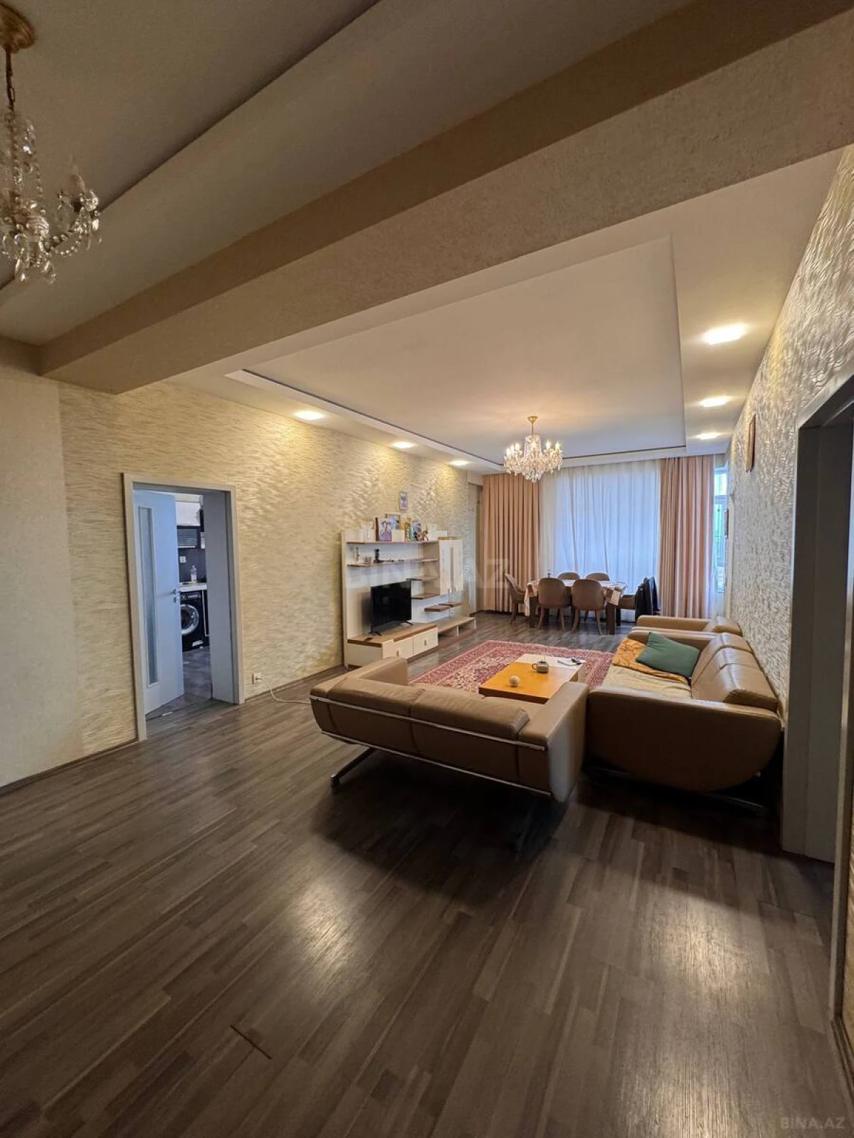 Satılır 3 otaqlı mənzil 136 m²