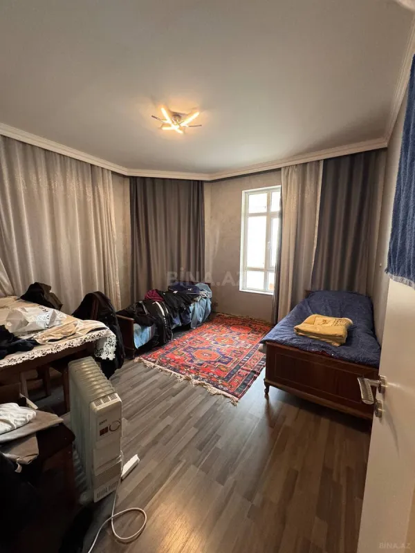 Satılır 3 otaqlı mənzil 136 m²