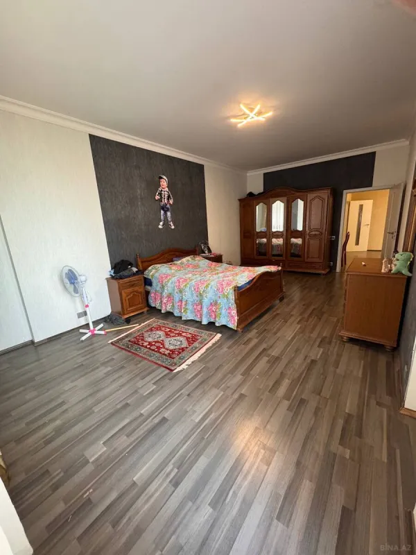 Satılır 3 otaqlı mənzil 136 m²