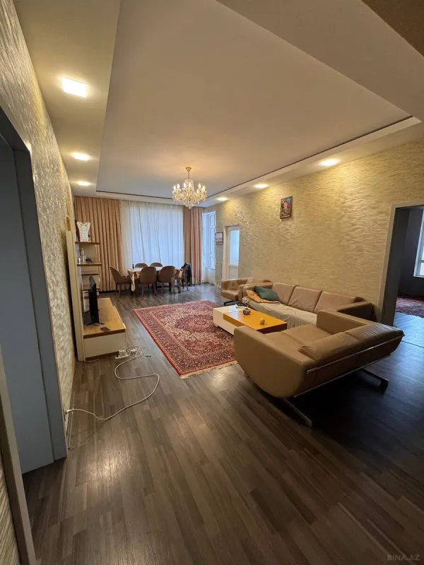 Satılır 3 otaqlı mənzil 136 m²