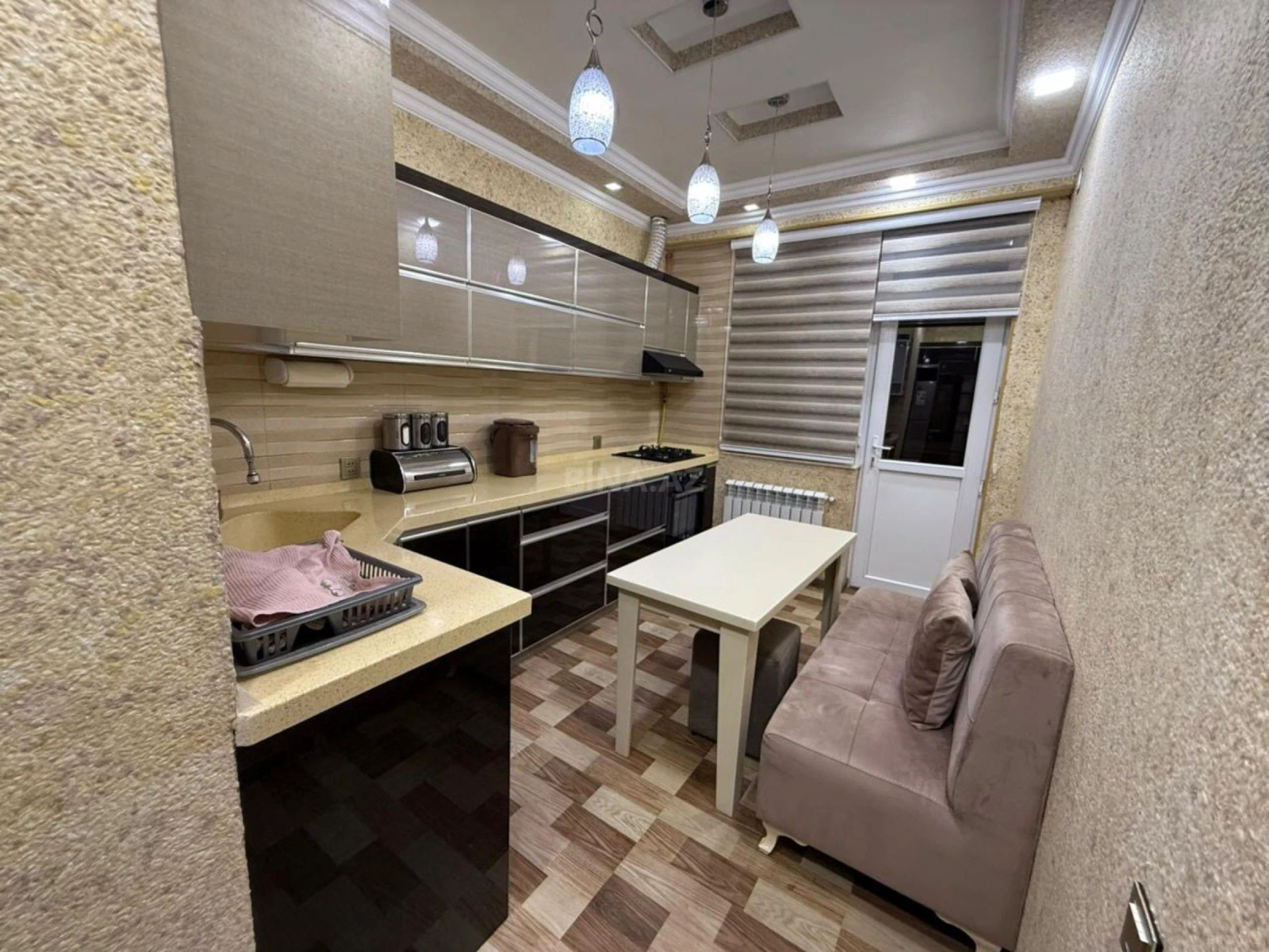 Satılır 2 otaqlı mənzil 90 m²