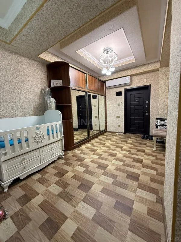 Satılır 2 otaqlı mənzil 90 m²