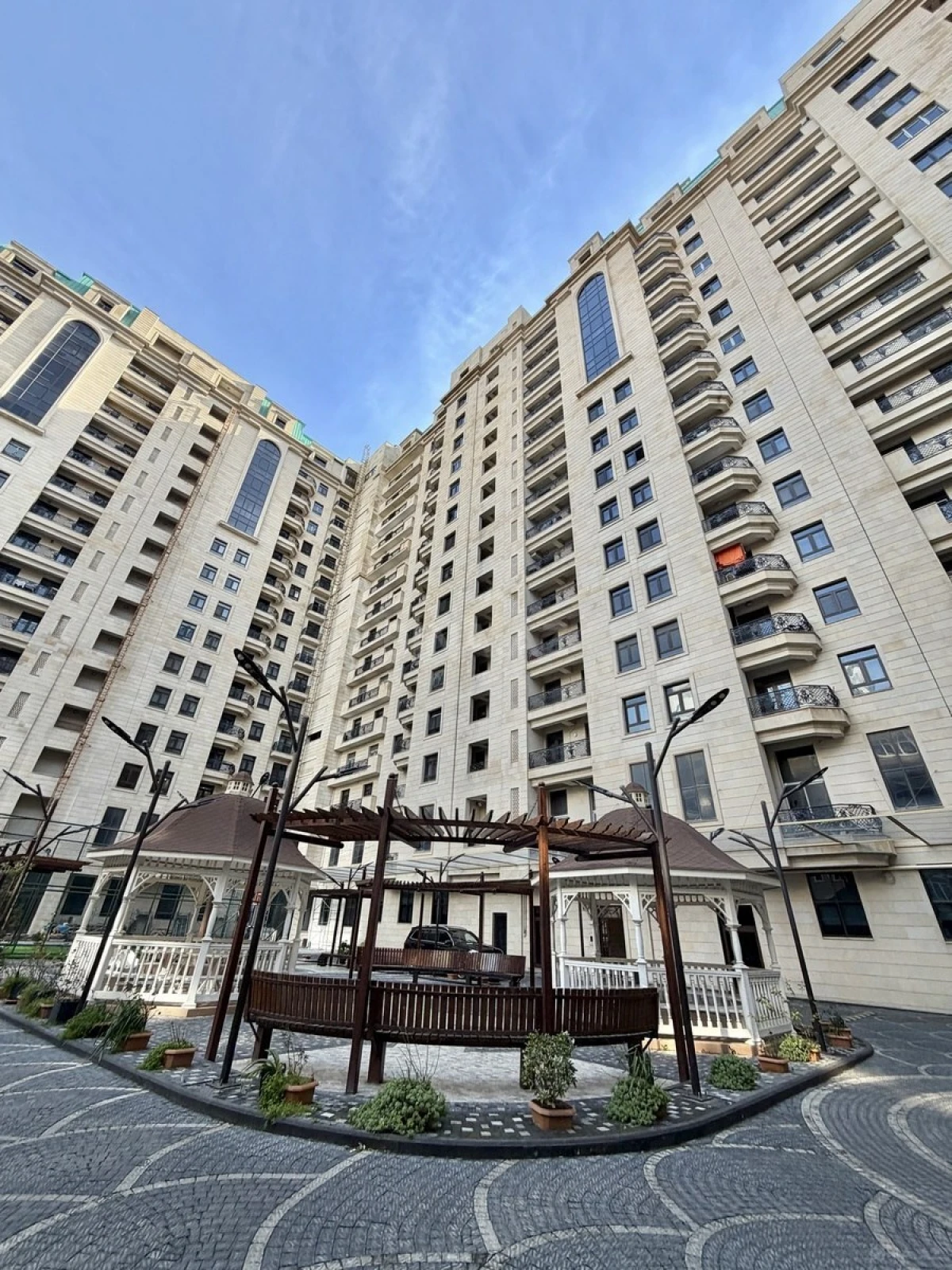 Satılır 3 otaqlı mənzil 108 m²